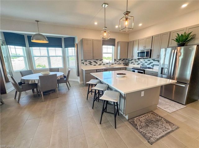 163 Indies DR E # 206, Naples, FL 34114