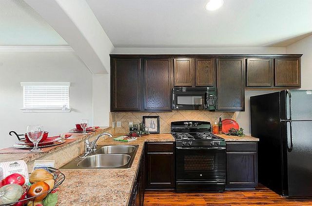 33 Woodland Hills Drive A, Conroe, TX 77303