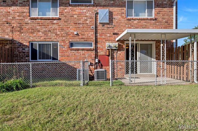 10525 Carroll Wood Way, St Louis, MO 63128