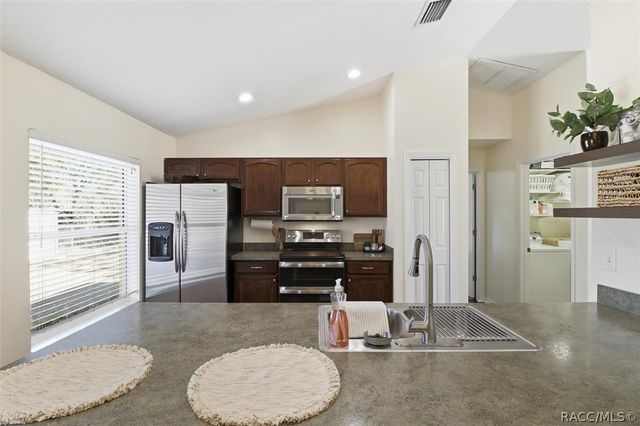 2745 W Redgate Drive, Dunnellon, FL 34433