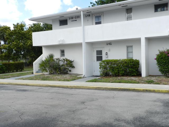 141 West Court, Royal Palm Beach, FL 33411