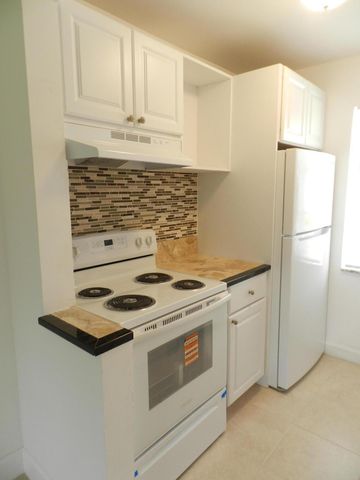 141 West Court, Royal Palm Beach, FL 33411