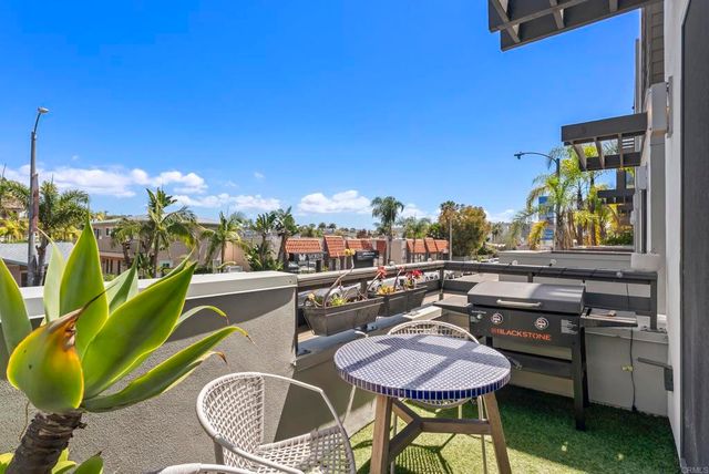 2537 State Street, Carlsbad, CA 92008