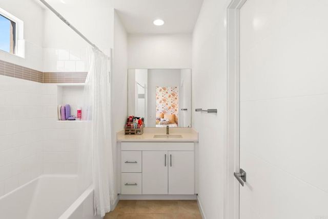 2537 State Street, Carlsbad, CA 92008