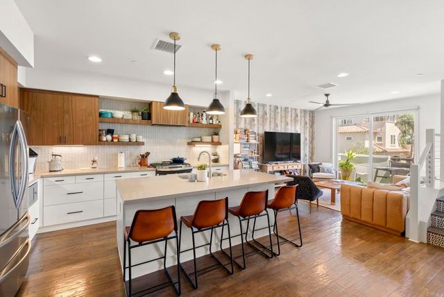 2537 State Street, Carlsbad, CA 92008