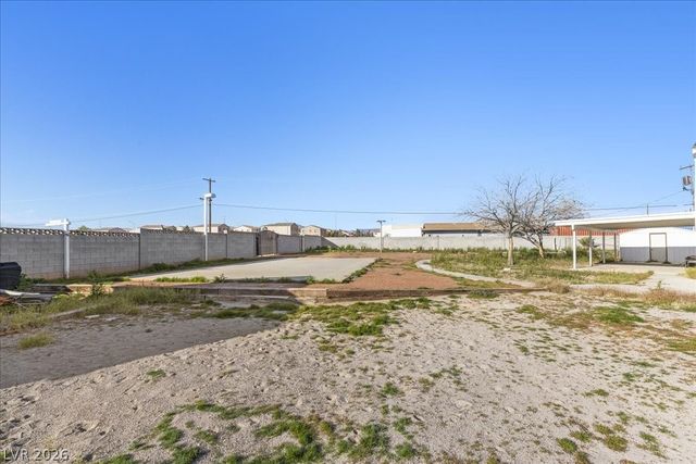 7477 Ullom Drive, Las Vegas, NV 89139