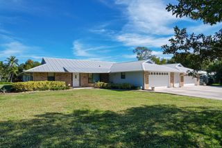 5609 SE Lamay Drive, Stuart, FL 34997