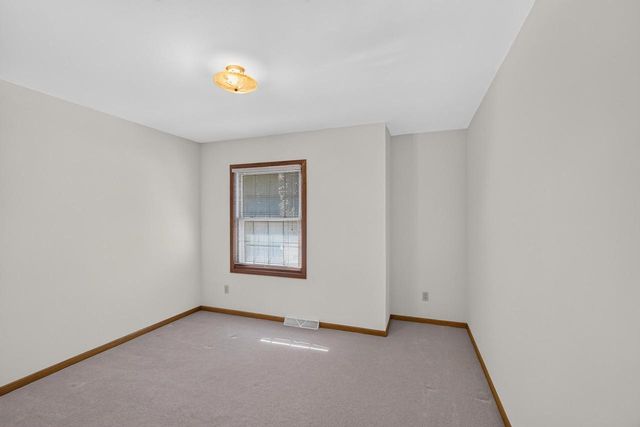 808 Schloemer DRIVE, West Bend, WI 53095