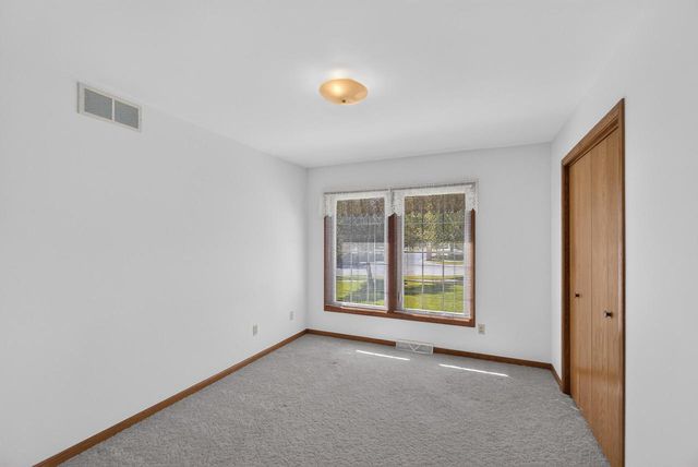 808 Schloemer DRIVE, West Bend, WI 53095