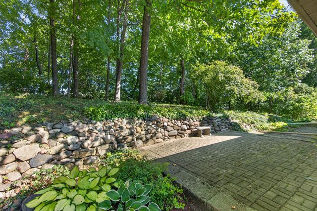 808 Schloemer DRIVE, West Bend, WI 53095
