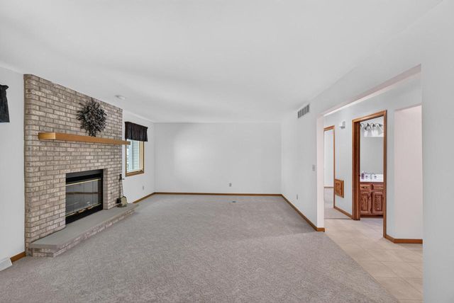 808 Schloemer DRIVE, West Bend, WI 53095