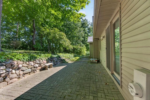 808 Schloemer DRIVE, West Bend, WI 53095