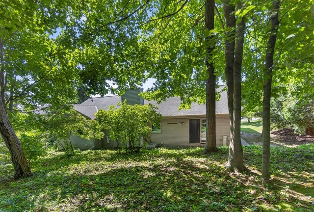 808 Schloemer DRIVE, West Bend, WI 53095