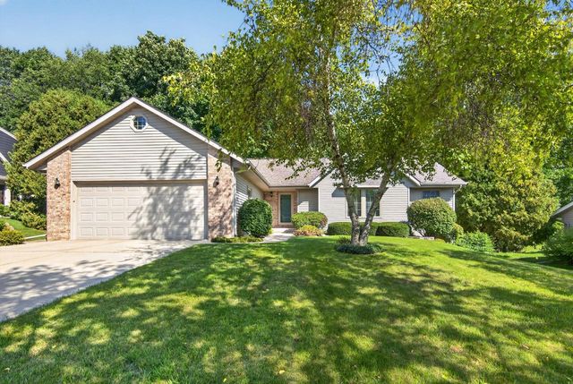 808 Schloemer DRIVE, West Bend, WI 53095