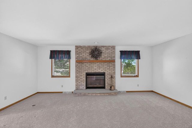 808 Schloemer DRIVE, West Bend, WI 53095