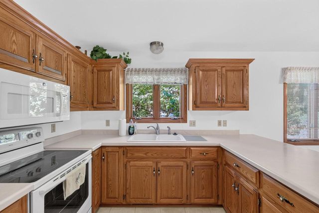 808 Schloemer DRIVE, West Bend, WI 53095