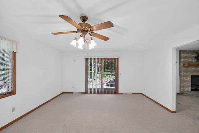 808 Schloemer DRIVE, West Bend, WI 53095