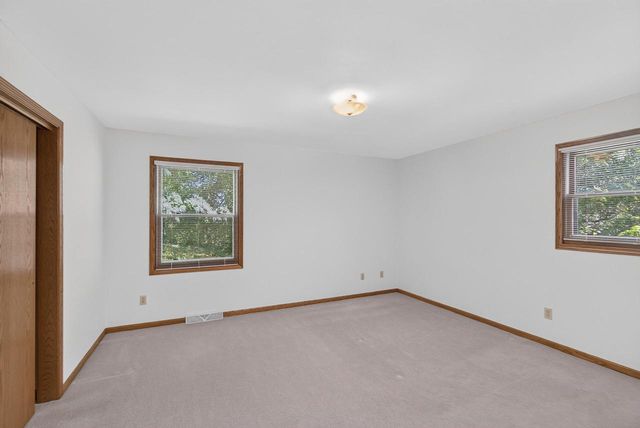 808 Schloemer DRIVE, West Bend, WI 53095