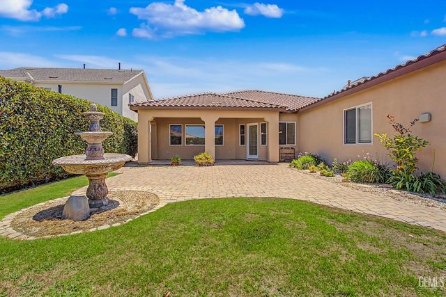 2907 Oakley Street, Bakersfield, CA 93311