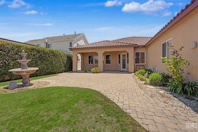 2907 Oakley Street, Bakersfield, CA 93311