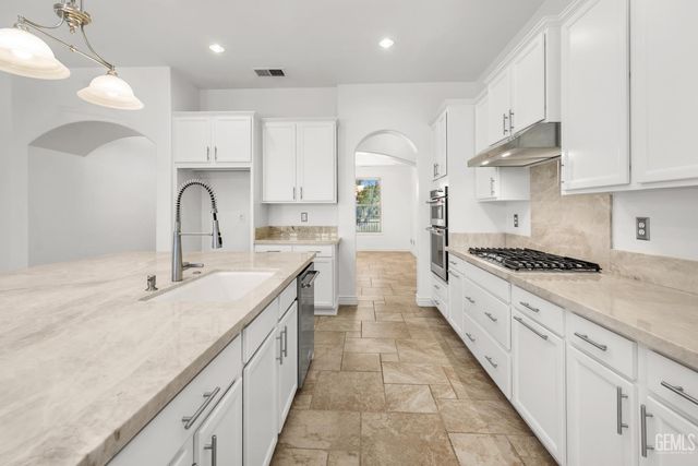 2907 Oakley Street, Bakersfield, CA 93311
