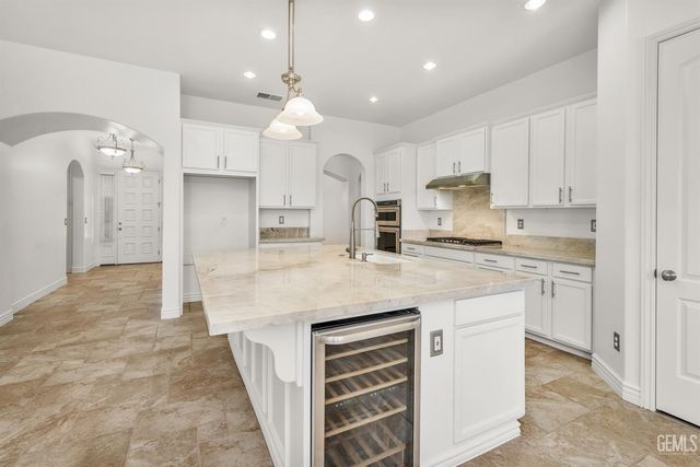 2907 Oakley Street, Bakersfield, CA 93311