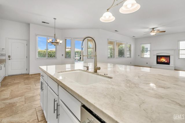 2907 Oakley Street, Bakersfield, CA 93311