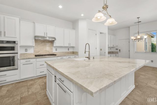 2907 Oakley Street, Bakersfield, CA 93311