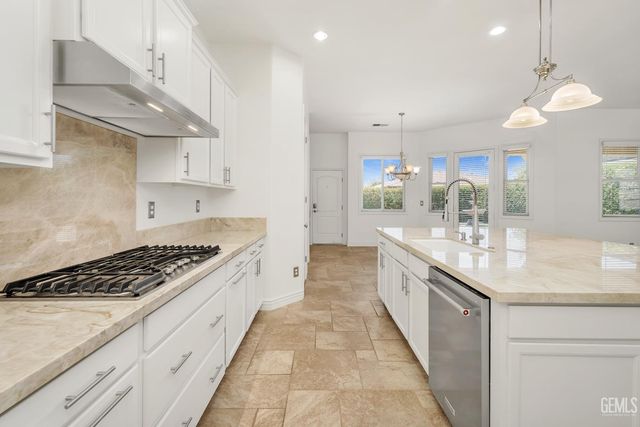 2907 Oakley Street, Bakersfield, CA 93311