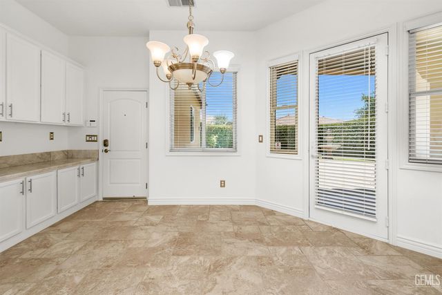2907 Oakley Street, Bakersfield, CA 93311