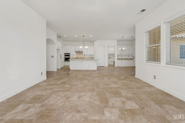 2907 Oakley Street, Bakersfield, CA 93311