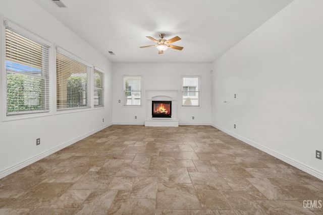 2907 Oakley Street, Bakersfield, CA 93311