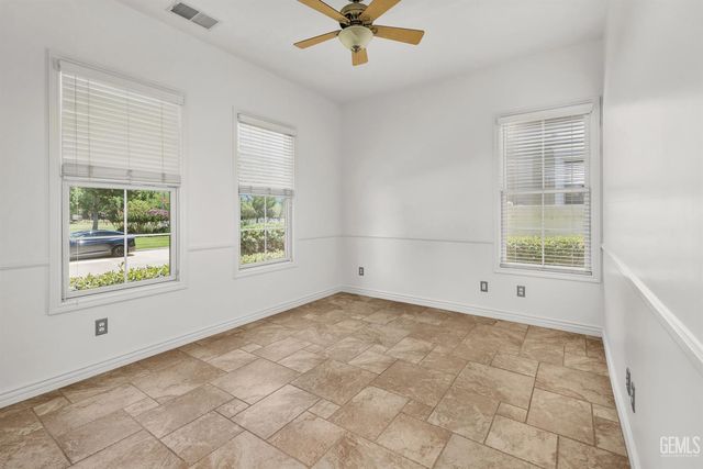 2907 Oakley Street, Bakersfield, CA 93311