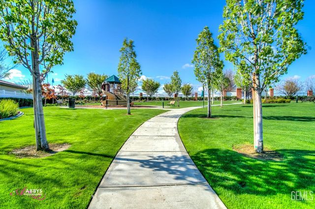 2907 Oakley Street, Bakersfield, CA 93311