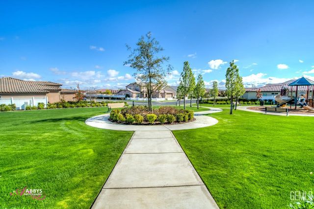 2907 Oakley Street, Bakersfield, CA 93311