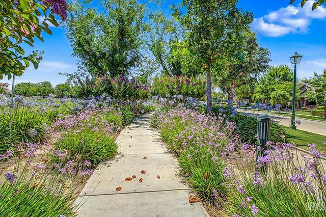 2907 Oakley Street, Bakersfield, CA 93311