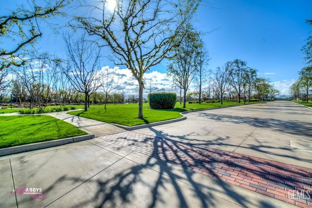 2907 Oakley Street, Bakersfield, CA 93311