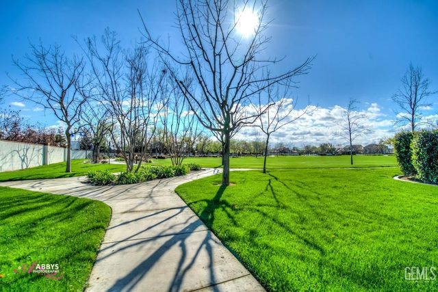 2907 Oakley Street, Bakersfield, CA 93311