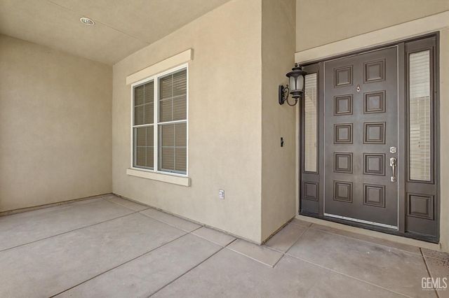 2907 Oakley Street, Bakersfield, CA 93311