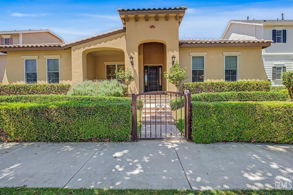 2907 Oakley Street, Bakersfield, CA 93311