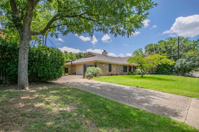14007 Harbor Drive, Woodway, TX 76712
