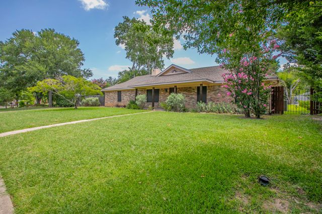 14007 Harbor Drive, Woodway, TX 76712