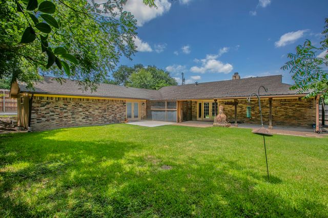 14007 Harbor Drive, Woodway, TX 76712