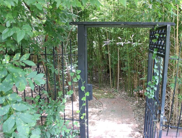 14007 Harbor Drive, Woodway, TX 76712