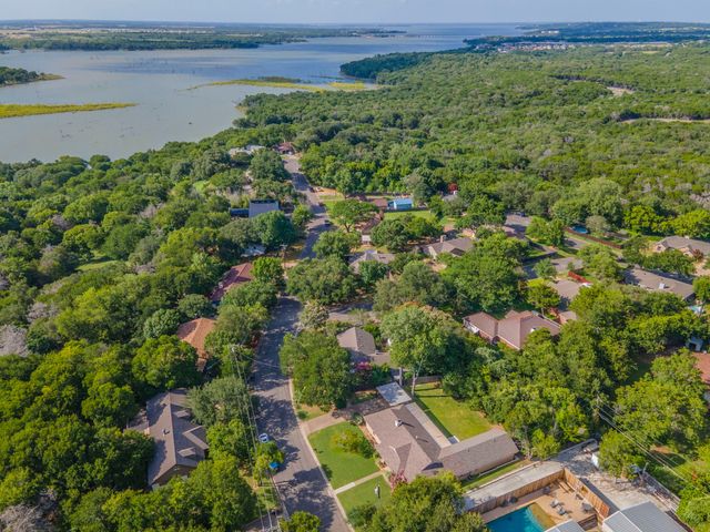 14007 Harbor Drive, Woodway, TX 76712