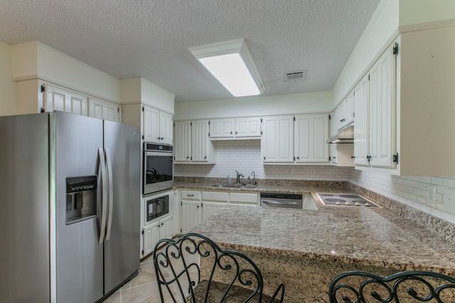 14007 Harbor Drive, Woodway, TX 76712
