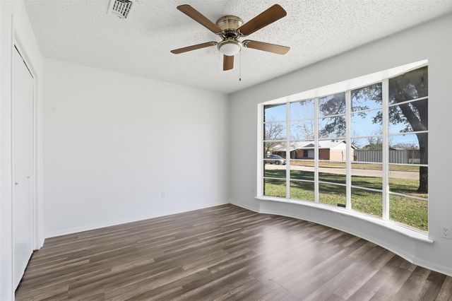 125 N Jessup Street, Alvarado, TX 76009