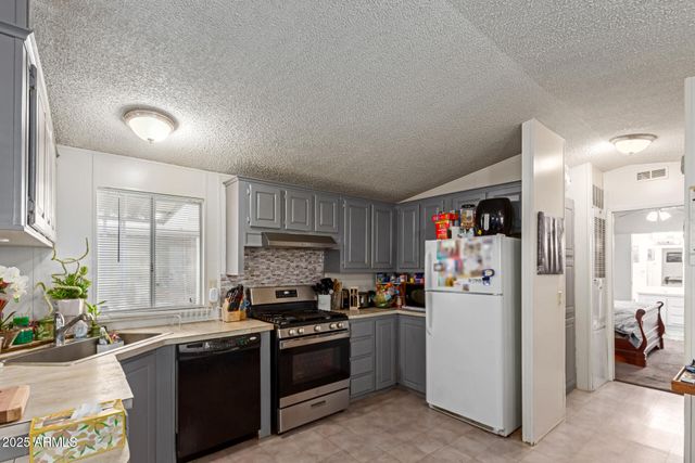 1221 N DYSART Road 42, Avondale, AZ 85323