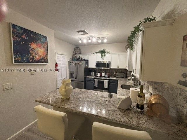 7469 Tam Oshanter Blvd, North Lauderdale, FL 33068