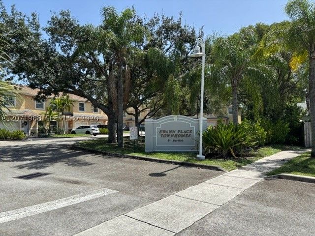 7469 Tam Oshanter Blvd, North Lauderdale, FL 33068